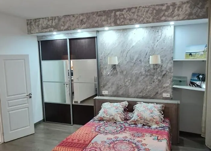 Appartement Tres Lumineux Porte De Saint-Cloud - F3 Avec Suite Parentale